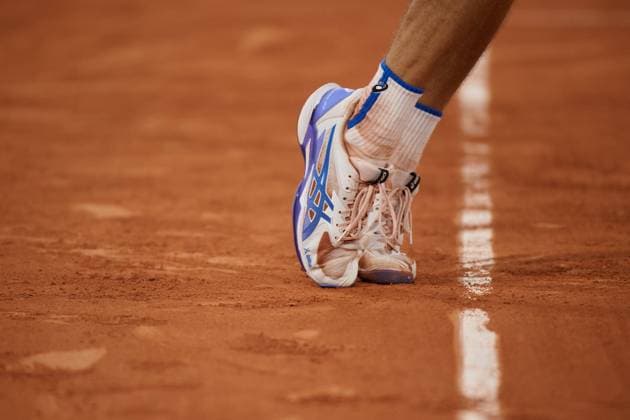 Bilder des Jahres 2024, Sport 06 Juni Sport Themen der Woche KW23 Sport Bilder des Tages (240606) -- PARIS, June 6, 2024 -- Alex de Minaur serves during the men s singles quarterfinal match between Alexander Zverev of Germany and Alex de Minaur of Australia at the French Open tennis tournament at Roland Garros, Paris, France, June 5, 2024. ) (SP)FRANCE-PARIS-TENNIS-FRENCH OPEN-MEN S SINGLES MengxDingbo 