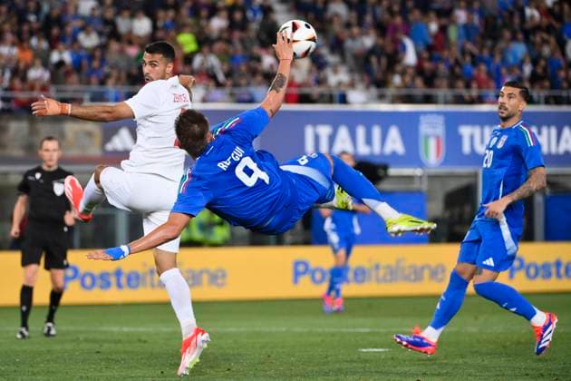 4th June 2024; Stadio Renato Dall Ara, Bologna, Italy; International Football Friendly, Italy versus Turkey; Mateo Retegui of Italy with an overhead kick shot on goal  ActionPlus12651205 BestxImages
