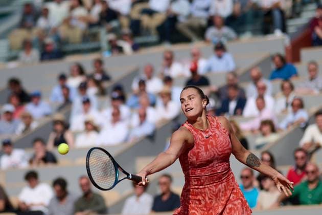 (240606) -- PARIS, June 6, 2024 -- Aryna Sabalenka hits a return during the women s singles quarterfinal match between Mirra Andreeva of Russia and Aryna Sabalenka of Belarus at the French Open tennis tournament at Roland Garros, Paris, France, June 5, 2024. ) (SP)FRANCE-PARIS-TENNIS-FRENCH OPEN-WOMEN S SINGLES MengxDingbo 