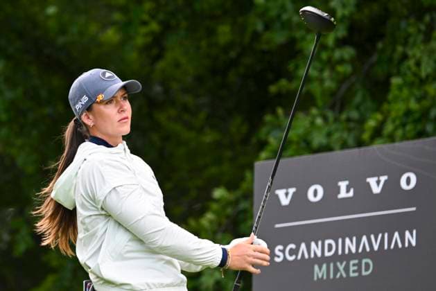 HELSINGBORG, SVERIGE 20240606 Sveriges Linn Grant vid utslag pa hal 18 under Volvo Car Scandinavian Mixed pa Tournament Course pa Vasatorps Golfklubb utanför Helsingborg. HELSINGBORG SVERIGE x10030x