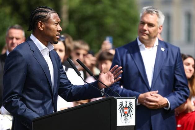SOCCER - UEFA EURO, EM, Europameisterschaft,Fussball 2024 VIENNA,AUSTRIA,06.JUN.24 - SOCCER - UEFA European Championship, EM, Europameisterschaft preview, farewell ceremony OEFB Team. Image shows David Alaba (AUT) and federal chancellor Karl Nehammer (Austria).  GEPAxpictures xArminxRauthner