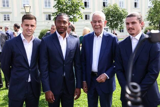 SOCCER - UEFA EURO, EM, Europameisterschaft,Fussball 2024 VIENNA,AUSTRIA,06.JUN.24 - SOCCER - UEFA European Championship, EM, Europameisterschaft preview, farewell ceremony OEFB Team. Image shows Christoph Baumgartner, David Alaba (AUT), president Alexander van der Bellen (Austria) and Marcel Sabitzer (AUT). GEPAxpictures xArminxRauthner