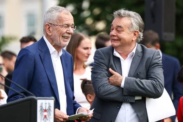 SOCCER - UEFA EURO, EM, Europameisterschaft,Fussball 2024 VIENNA,AUSTRIA,06.JUN.24 - SOCCER - UEFA European Championship, EM, Europameisterschaft preview, farewell ceremony OEFB Team. Image shows president Alexander van der Bellen and vice chancellor, minister of sports Werner Kogler (Austria).  GEPAxpictures xArminxRauthner
