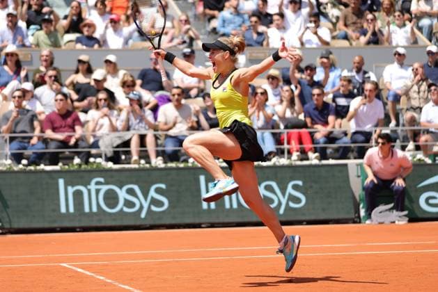Bilder des Jahres 2024, Sport 06 Juni Sport Themen der Woche KW23 Sport Bilder des Tages Laura Siegemund, GER, and Edouard Roger-Vasselin, FRA, after mixed doubles final at 2024 French Open at Roland Garros, Paris, 06 06 2024; - *** Laura Siegemund, GER, and Edouard Roger Vasselin, FRA, after mixed doubles final at 2024 French Open at Roland Garros, Paris, 06 06 2024 