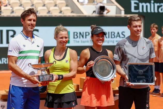 L-R. Laura Siegemund, Edouard Roger-Vasselin und Finalisten Desirae Krawczyk, Neal Skupski, Mixed Doubles, Siegerehrung, Praesentation Tennis - French Open 2024 - Roland Garros - Paris - - France - 6 June 2024. Copyright: xJuergenxHasenkopfx