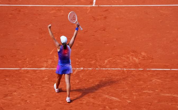 Iga Swiatek celebrates her semi final win French Open Tennis, Day 12, Tennis, Roland Garros, Paris, France - 06 June 2024  Copyright: xJavierxGarcia Shutterstockx 14521936ab