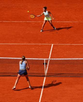 Jasmine Paolini and Mirra Andreeva compete in the semi final French Open Tennis, Day 12, Tennis, Roland Garros, Paris, France - 06 June 2024  Copyright: xJavierxGarcia Shutterstockx 14521936ag