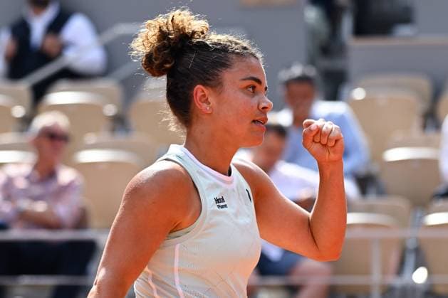 Jasmine Paolini ( ITA ) celebrates during the 2024 French Open at Roland Garros on June 6, 2024 in Paris, France. ( Photo by federico pestellini panoramic ) - TENNIS : Roland Garros 2024 - Internationaux de France - 06 06 2024 FedericoPestellini Panoramic 