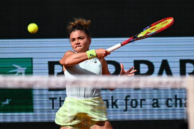 Sport Bilder des Tages Jasmine Paolini ( ITA ) during the 2024 French Open at Roland Garros on June 6, 2024 in Paris, France. ( Photo by federico pestellini panoramic ) - TENNIS : Roland Garros 2024 - Internationaux de France - 06 06 2024 FedericoPestellini Panoramic 