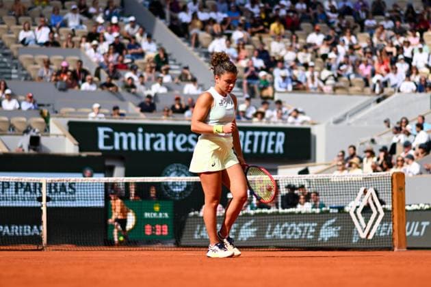 Jasmine Paolini ( ITA ) celebrates during the 2024 French Open at Roland Garros on June 6, 2024 in Paris, France. ( Photo by federico pestellini panoramic ) - TENNIS : Roland Garros 2024 - Internationaux de France - 06 06 2024 FedericoPestellini Panoramic 