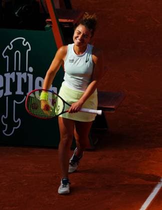 Jasmine Paolini celebrates her semi final win French Open Tennis, Day 12, Tennis, Roland Garros, Paris, France - 06 June 2024  Copyright: xJavierxGarcia Shutterstockx 14521936aj