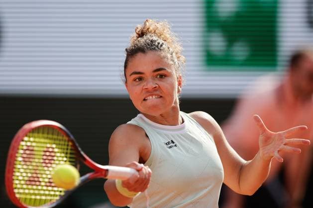 06.06.2024, Tennis, French Open 2024 Roland-Garros, FRA, Paris, Women™s Singles SEMIFINALS Jasmine Paolini (ITA) - Mirra Andreeva Bild: v. li., Jasmine Paolini (ITA) spielt eine Vorhand. Copyright: HMBxMedia AntonioxBorga