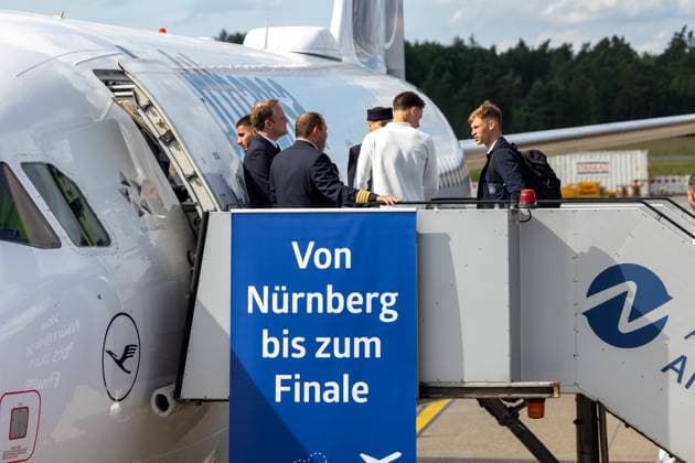 Abreise DFB-Team zum Länderspiel nach Düsseldorf Abreise der DFB-Fußball-Nationalmannschaft vom Flughafen Nürnberg nach Düsseldorf. In Mönchengladbach findet am 07.06.2024 das letzte Länderspiel Deutschland gegen Griechenland vor dem Beginn der Fußball-Europameisterschaft 2024 statt Nürnberg Flughafen Bayern Deutschland