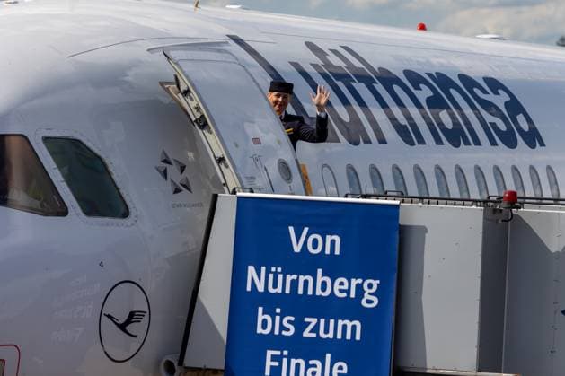 Abreise DFB-Team zum Länderspiel nach Düsseldorf Abreise der DFB-Fußball-Nationalmannschaft vom Flughafen Nürnberg nach Düsseldorf. In Mönchengladbach findet am 07.06.2024 das letzte Länderspiel Deutschland gegen Griechenland vor dem Beginn der Fußball-Europameisterschaft 2024 statt Nürnberg Flughafen Bayern Deutschland