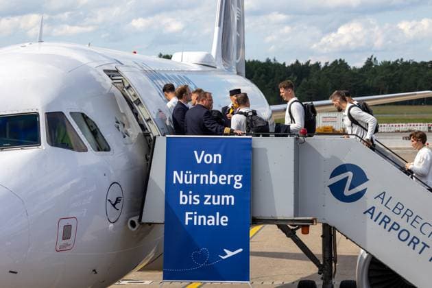 Abreise DFB-Team zum Länderspiel nach Düsseldorf Abreise der DFB-Fußball-Nationalmannschaft vom Flughafen Nürnberg nach Düsseldorf. In Mönchengladbach findet am 07.06.2024 das letzte Länderspiel Deutschland gegen Griechenland vor dem Beginn der Fußball-Europameisterschaft 2024 statt Nürnberg Flughafen Bayern Deutschland