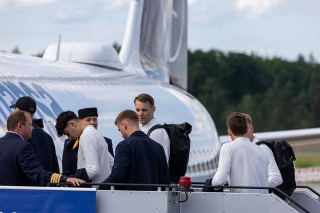 Abreise DFB-Team zum Länderspiel nach Düsseldorf Abreise der DFB-Fußball-Nationalmannschaft vom Flughafen Nürnberg nach Düsseldorf. In Mönchengladbach findet am 07.06.2024 das letzte Länderspiel Deutschland gegen Griechenland vor dem Beginn der Fußball-Europameisterschaft 2024 statt Nürnberg Flughafen Bayern Deutschland