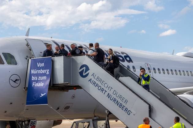 Abreise DFB-Team zum Länderspiel nach Düsseldorf Abreise der DFB-Fußball-Nationalmannschaft vom Flughafen Nürnberg nach Düsseldorf. In Mönchengladbach findet am 07.06.2024 das letzte Länderspiel Deutschland gegen Griechenland vor dem Beginn der Fußball-Europameisterschaft 2024 statt Nürnberg Flughafen Bayern Deutschland