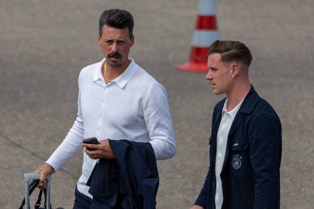 Abreise DFB-Team zum Länderspiel nach Düsseldorf Abreise der DFB-Fußball-Nationalmannschaft vom Flughafen Nürnberg nach Düsseldorf. In Mönchengladbach findet am 07.06.2024 das letzte Länderspiel Deutschland gegen Griechenland vor dem Beginn der Fußball-Europameisterschaft 2024 statt Nürnberg Flughafen Bayern Deutschland