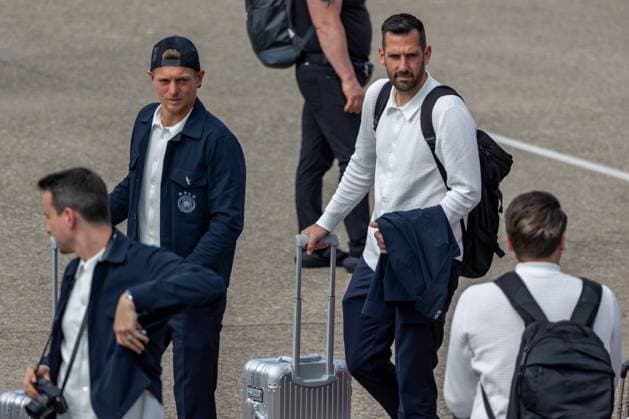 Abreise DFB-Team zum Länderspiel nach Düsseldorf Abreise der DFB-Fußball-Nationalmannschaft vom Flughafen Nürnberg nach Düsseldorf. In Mönchengladbach findet am 07.06.2024 das letzte Länderspiel Deutschland gegen Griechenland vor dem Beginn der Fußball-Europameisterschaft 2024 statt Nürnberg Flughafen Bayern Deutschland