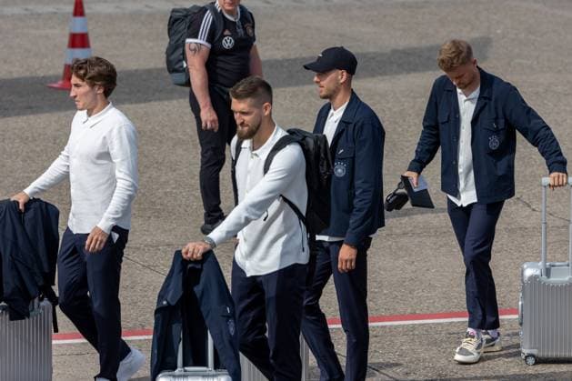 Abreise DFB-Team zum Länderspiel nach Düsseldorf Abreise der DFB-Fußball-Nationalmannschaft vom Flughafen Nürnberg nach Düsseldorf. In Mönchengladbach findet am 07.06.2024 das letzte Länderspiel Deutschland gegen Griechenland vor dem Beginn der Fußball-Europameisterschaft 2024 statt Nürnberg Flughafen Bayern Deutschland