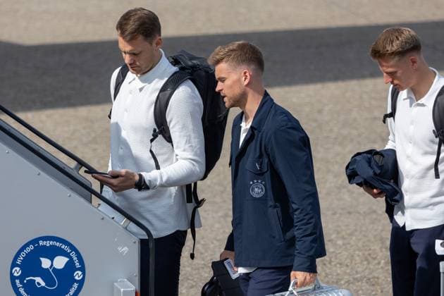 Abreise DFB-Team zum Länderspiel nach Düsseldorf Abreise der DFB-Fußball-Nationalmannschaft vom Flughafen Nürnberg nach Düsseldorf. In Mönchengladbach findet am 07.06.2024 das letzte Länderspiel Deutschland gegen Griechenland vor dem Beginn der Fußball-Europameisterschaft 2024 statt Nürnberg Flughafen Bayern Deutschland