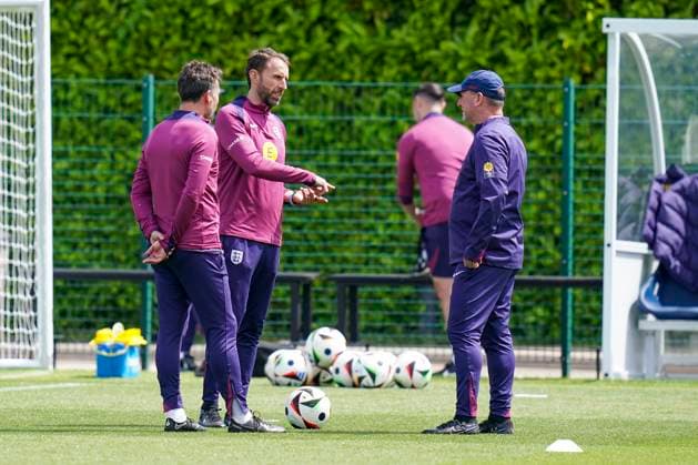 England Training England Manager Gareth Southgate discusses tactics and team selection with Steve Holland during the England Training session ahead of the friendly International vs Iceland at the Tottenham Hotspur Training Ground, Enfield, England, United Kingdom on 6 June 2024 Editorial use only. All images are copyright Every Second Media Limited. No images may be reproduced without prior permission. Copyright: xIMAGO EveryxSecondxMediax ESM-1028-0037