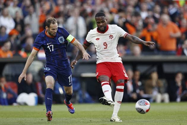 ROTTERDAM - (l-r) Daley Blind of Holland, Cyle Larin of Canada during the friendly Interland match between the Netherlands and Canada at Feyenoord Stadium de Kuip on June 6, 2024 in Rotterdam, Netherlands. ANP MAURICE VAN STEEN International Friendly, Länderspiel, Nationalmannschaft 2024 xVIxANPxSportx xxANPxIVx 500459832 originalFilename: 500459832.jpg