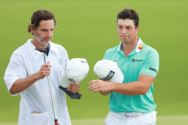 The Memorial Tournament Viktor Hovland of Norway hands his club to his caddie after completing the 18th hole during Day One of The Memorial Tournament presented by Workday at Muirfield Village Golf Club in Dublin, Ohio, USA on Thursday, June 6, 2024. Dublin Ohio United States  Copyright: xJorgexLemusx originalFilename:lemus-thememor240606_npN94.jpg