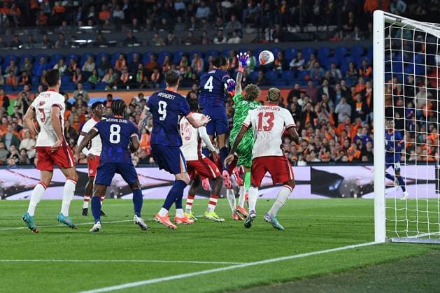 Fußball Länderspiel Niederlande - Kanada am 06.06.2024 im Feyenoord Stadium in Rotterdam Tor zum 4:0 durch Virgil van Dijk ( Niederlande )