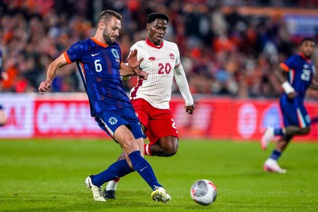 2024-06-06 Netherlands v Canada - Friendly International ROTTERDAM, NETHERLANDS - JUNE 6: Stefan De Vrij of Netherlands passes the ball during the Friendly international match, Länderspiel, Nationalmannschaft between Netherlands and Canada at Stadion Feijenoord de Kuip on June 6, 2024 in Rotterdam, Netherlands. (Photo by Andre Weening BSR Agency) Rotterdam Netherlands Content not available for redistribution in The Netherlands directly or indirectly through any third parties. Copyright: xBSRxAgencyx