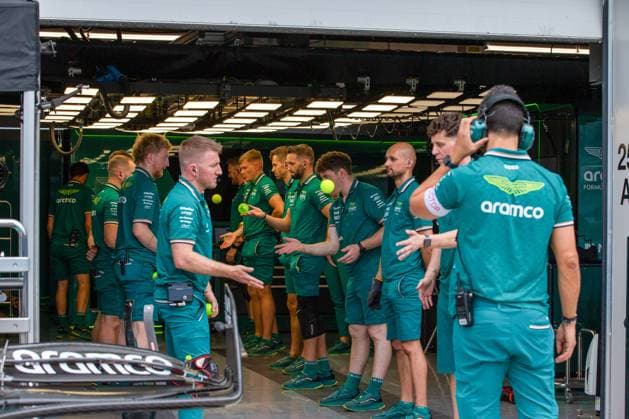 June 6, 2024, Montreal, Quebec, Canada: Aston Martin Aramco F1 Team working in pitlane and garage during Formula 1 Aws Grand Prix du Canada 2024, Montreal, Quebec, Canada, from Jun 6th to 9th - Rounfd 9 of 24 of 2024 F1 World Championship, WM, Weltmeisterschaft Montreal Canada - ZUMAm217 20240606_zsp_m217_076 Copyright: xAlessioxDexMarcox