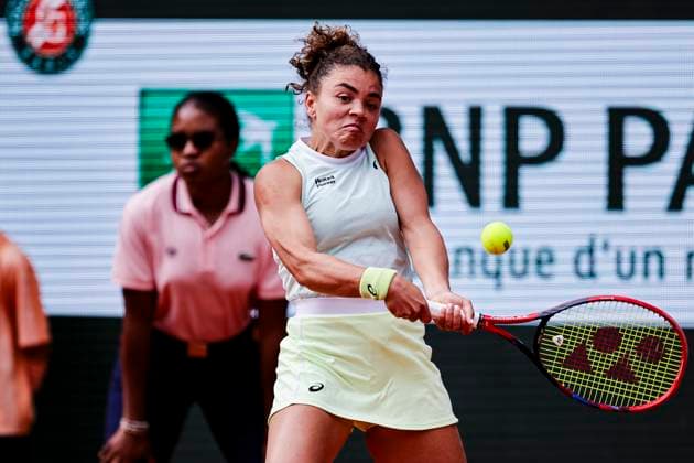 Jasmine Paolini of Italy plays a backhand against Mirra Andreeva during the Women™s Single Semi Finals of 2024 French Open - Day 12 at Roland Garros on June 6, 2024 in Paris, France. (Photo by JustPictures) Paris Roland Garros France