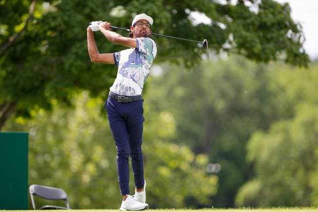 DUBLIN, OH - JUNE 06: Akshay Bhatia of the United States watches his tee shot on the 5th hole during the 1st round of the Memorial Tournament presented by Workday at Muirfield Village Golf Club on June 6, 2024 in Dublin, Ohio. (Photo by Ian Johnson Icon Sportswire) GOLF: JUN 06 PGA, Golf Herren the Memorial Tournament presented by Workday EDITORIAL USE ONLY Icon240606026