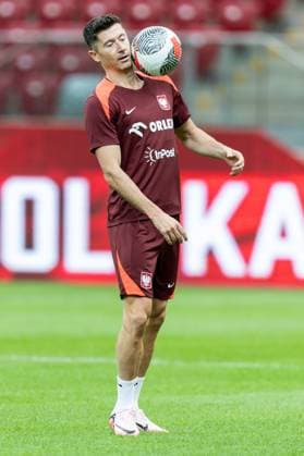 Team Poland Before Friendly Match Against Ukraine Robert Lewandowski is training with team Poland before the friendly match against Ukraine in Warsaw, Poland, on June 06, 2024. Warsaw Poland  Copyright: xFotoxOlimpikx originalFilename:jastrzebowski-teampola240606_npCw8.jpg