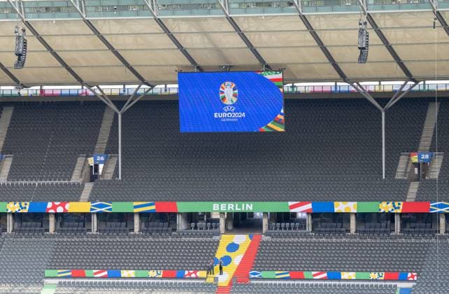 Fussball, Herren, Saison 2023 2024, vor der EM 2024 in Deutschland, Stadium Open Media Day im Berliner Olympiastadion, im Bild: das Stadion ist innen bereits geschmückt, 07.06. 2024, Copyright: xMatthiasxKochx