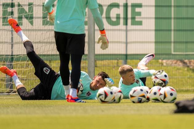 SOCCER - SUI vs AUT, test match VIENNA,AUSTRIA,07.JUN.24 - SOCCER - OEFB International Friendly, Länderspiel, Nationalmannschaft match, Switzerland vs Austria, preview, training Team AUT. Image shows Heinz Lindner and Patrick Pentz (AUT).  GEPAxpictures xJohannesxFriedl