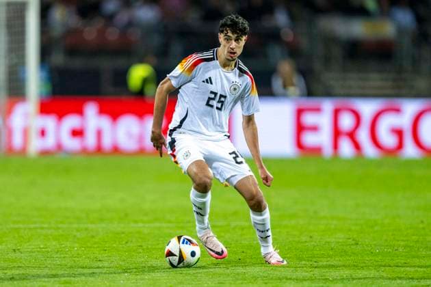 Fußball: Nationalmannschaft, Saison 2023 2024, Länderspiel Deutschland - Ukraine am 03.06.24 im Max-Morlock-Stadion in Nürnberg. Aleksandar Pavlovic läuft mit dem Ball am Fuß. DFB REGULATIONS PROHIBIT ANY USE OF PHOTOGRAPHS AS IMAGE SEQUENCES AND OR QUASI-VIDEO Copyright: xKirchner DavidxInderliedx