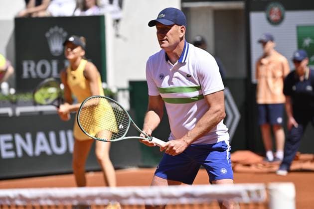 Tennis : Roland Garros 2024 - France - Daniela Hantuchova et Guy Forget jouent le double mixte du tournoi des legendes Tennis : Roland Garros 2024 - France - 07 06 2024 ChrysleneCaillaud Panoramic 