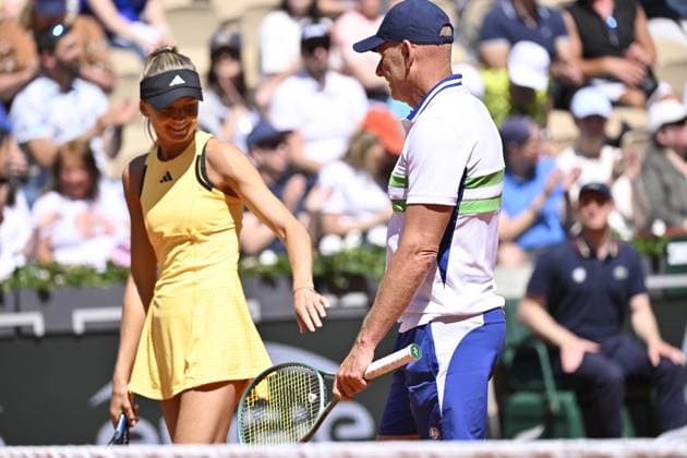 Tennis : Roland Garros 2024 - France - Daniela Hantuchova et Guy Forget jouent le double mixte du tournoi des legendes Tennis : Roland Garros 2024 - France - 07 06 2024 ChrysleneCaillaud Panoramic 