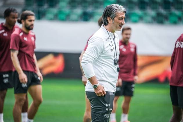 Fussball - St. Gallen, Schweiz: Abschusstraining Nationalteam Schweiz. Training vor dem letzten Testspiel gegen Österreich im Kybunpark. SUI, AUT, Freundschaftsspiel, UEFA EURO, EM, Europameisterschaft,Fussball 2024, Nati Suisse: Nationaltrainer Murat Yakin St. Gallen Kybunpark Schweiz Copyright: xJoeranxSteinsiekx