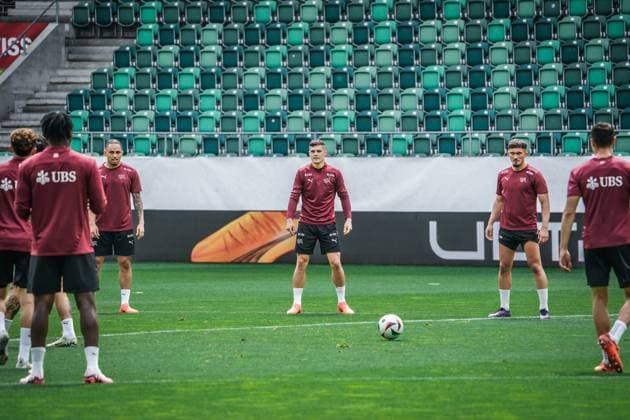 Fussball - St. Gallen, Schweiz: Abschusstraining Nationalteam Schweiz. Training vor dem letzten Testspiel gegen Österreich im Kybunpark. SUI, AUT, Freundschaftsspiel, UEFA EURO, EM, Europameisterschaft,Fussball 2024, Nati Suisse: Granit Xhaka St. Gallen Kybunpark Schweiz Copyright: xJoeranxSteinsiekx