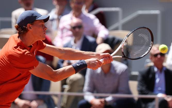 (240607) -- PARIS, June 7, 2024 -- Jannik Sinner hits a return during the men s singles semifinal between Carlos Alcaraz of Spain and Jannik Sinner of Italy at the French tennis tournament at Roland Garros in Paris, France, on June 7, 2024. ) (SP)FRANCE-PARIS-TENNIS-FRENCH OPEN-MEN S SINGLES GaoxJing 