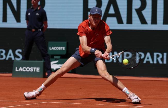 (240607) -- PARIS, June 7, 2024 -- Jannik Sinner hits a return during the men s singles semifinal between Carlos Alcaraz of Spain and Jannik Sinner of Italy at the French tennis tournament at Roland Garros in Paris, France, June 7, 2024. ) (SP)FRANCE-PARIS-TENNIS-FRENCH OPEN-MEN S SINGLES GaoxJing 