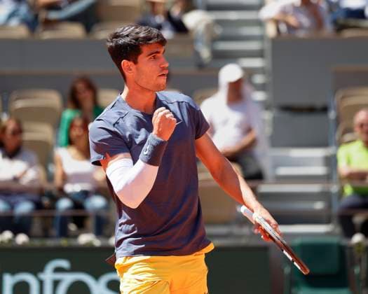Carlos Alcaraz (ESP) macht die Faust und jubelt, Jubel, Freude, Emotion, Halbfinale, Semi Final Tennis - French Open 2024 - Roland Garros - Paris - - France - 7 June 2024. Copyright: xJuergenxHasenkopfx