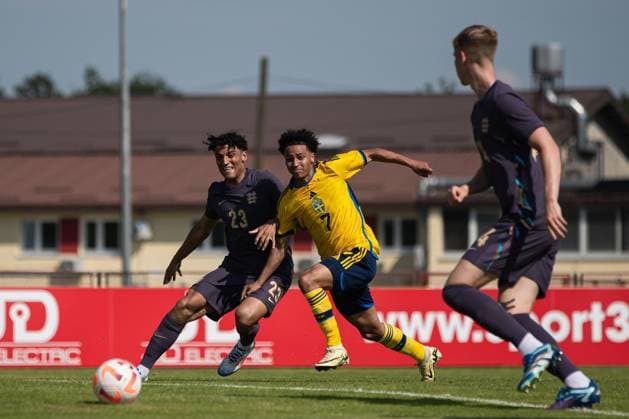 240607 Ben Chrisene of England and Momodou Sonko of Sweden during the under-21 International Friendly, Länderspiel, Nationalmannschaft football match between Sweden and England on June 7, 2024 in Zagreb. Photo: Nikola Krstic BILDBYRAN COP 307 NK0014 fotboll football soccer fotball träningslandskamp international friendly sverige sweden england bbeng U21, U 21 under-21 Copyright: NIKOLAxKRSTIC BB240607BB664