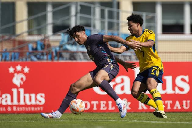 240607 Ben Chrisene of England and Momodou Sonko of Sweden during the under-21 International Friendly, Länderspiel, Nationalmannschaft football match between Sweden and England on June 7, 2024 in Zagreb. Photo: Nikola Krstic BILDBYRAN COP 307 NK0014 fotboll football soccer fotball träningslandskamp international friendly sverige sweden england bbeng U21, U 21 under-21 Copyright: NIKOLAxKRSTIC BB240607BB667