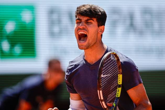 07.06.2024, Tennis, French Open 2024 Roland-Garros, FRA, Paris, Men™s Singles Court Philippe-Chatrier SEMIFINALS Carlos Alcaraz (Spain) - Jannik Sinner (Italy) Bild: v. li., Carlos Alcaraz (Spain) schreit vor freude, jubelt Copyright: HMBxMedia AntonioxBorga