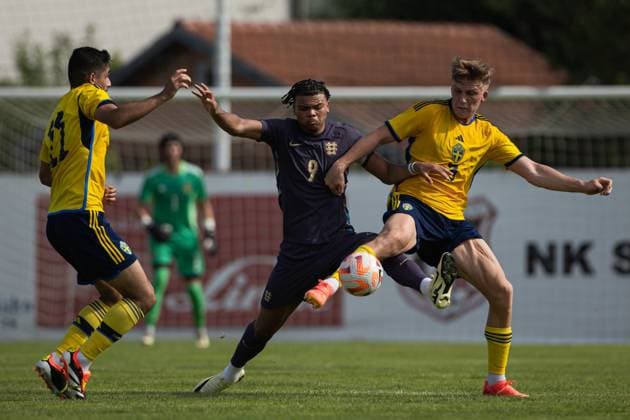 240607 Dane Scarlett of England and Casper Widell of Sweden during the under-21 International Friendly, Länderspiel, Nationalmannschaft football match between Sweden and England on June 7, 2024 in Zagreb. Photo: Nikola Krstic BILDBYRAN COP 307 NK0014 fotboll football soccer fotball träningslandskamp international friendly sverige sweden england bbeng U21, U 21 under-21 Copyright: NIKOLAxKRSTIC BB240607BB707