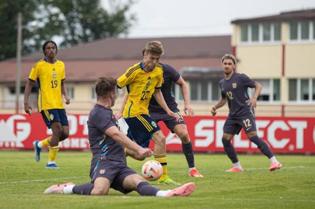 240607 Hugo Bolin of Sweden during the under-21 International Friendly, Länderspiel, Nationalmannschaft football match between Sweden and England on June 7, 2024 in Zagreb. Photo: Nikola Krstic BILDBYRAN COP 307 NK0014 fotboll football soccer fotball träningslandskamp international friendly sverige sweden england bbeng U21, U 21 under-21 Copyright: NIKOLAxKRSTIC BB240607BB794