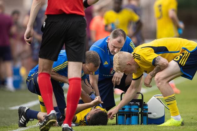 240607 Aimar Sher of Sweden in pain during the under-21 International Friendly, Länderspiel, Nationalmannschaft football match between Sweden and England on June 7, 2024 in Zagreb. Photo: Nikola Krstic BILDBYRAN COP 307 NK0014 fotboll football soccer fotball träningslandskamp international friendly sverige sweden england bbeng U21, U 21 under-21 Copyright: NIKOLAxKRSTIC BB240607BB798
